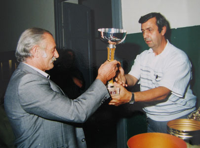 foto di Santomauro Raffaele mentre viene premiato